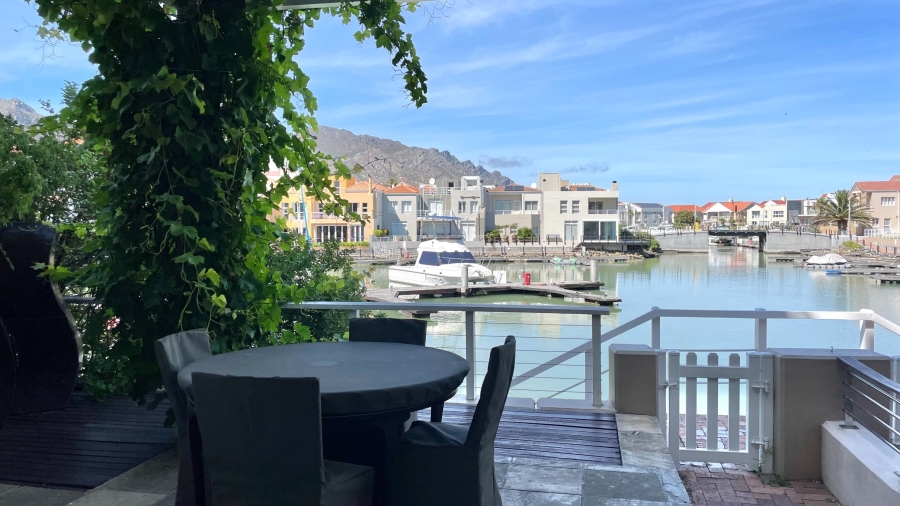 3 Bedroom Property for Sale in Harbour Island Western Cape